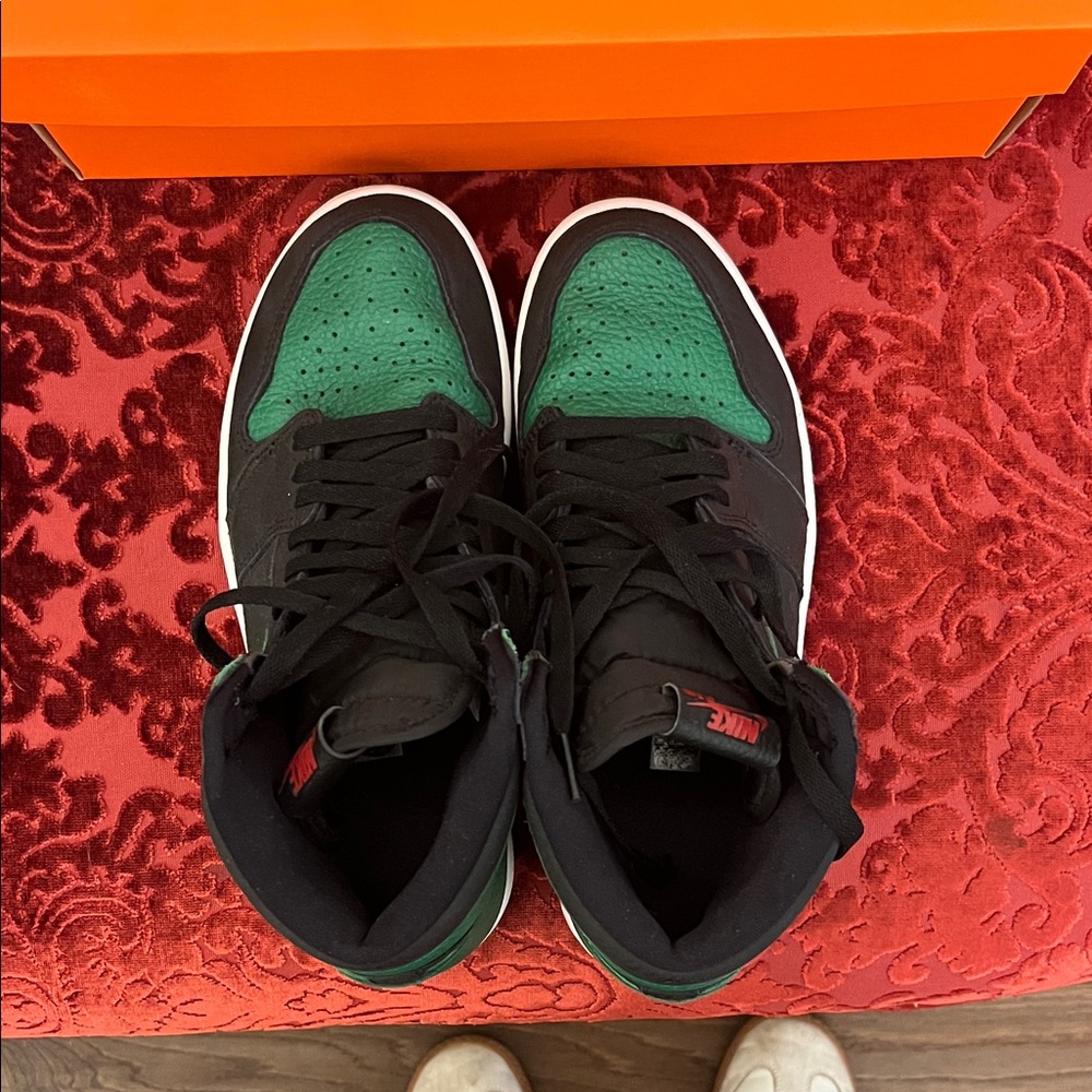 Jordan 1 Nike Men's Black and Green High-Top Sneakers - Picture 4 of 6